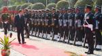 फ्रांसीसी गणराज्य के सशस्त्र बल मंत्री श्री सेबेस्टियन लेकोर्नू 28 नवंबर 2022 को नई दिल्ली में त्रि-सेवा गार्ड ऑफ ऑनर का निरीक्षण करते हुए।