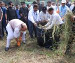 Raksha Mantri Shri Rajnath Singh carrying out shramdaan activities during a special cleanliness programme ‘Ek Taarikh, Ek Ghanta, Ek Saath’ organised by Controller General of Defence Accounts at its premises in Delhi Cantt., as part of ‘Swachhata Hi Sewa’ campaign, on October 01, 2023